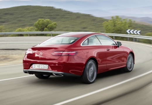 Mercedes-Benz E 200 Coupe 9G-TRONIC (seit 2016) Heck + rechts