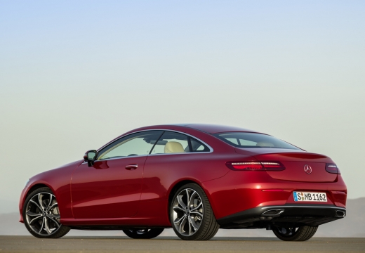 Mercedes-Benz E 200 Coupe 9G-TRONIC (seit 2016) Heck + links